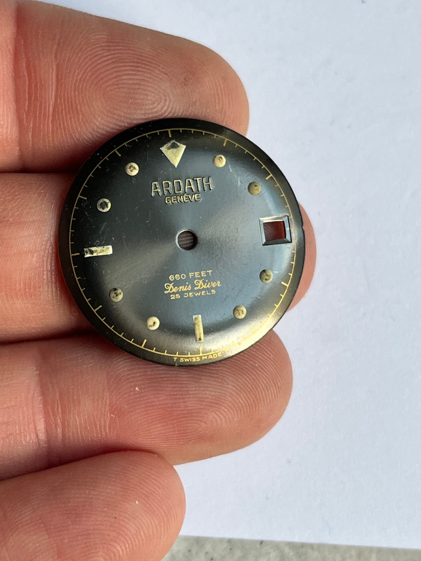 Ardath Geneve Denis Diver 660 ft Dial Grey