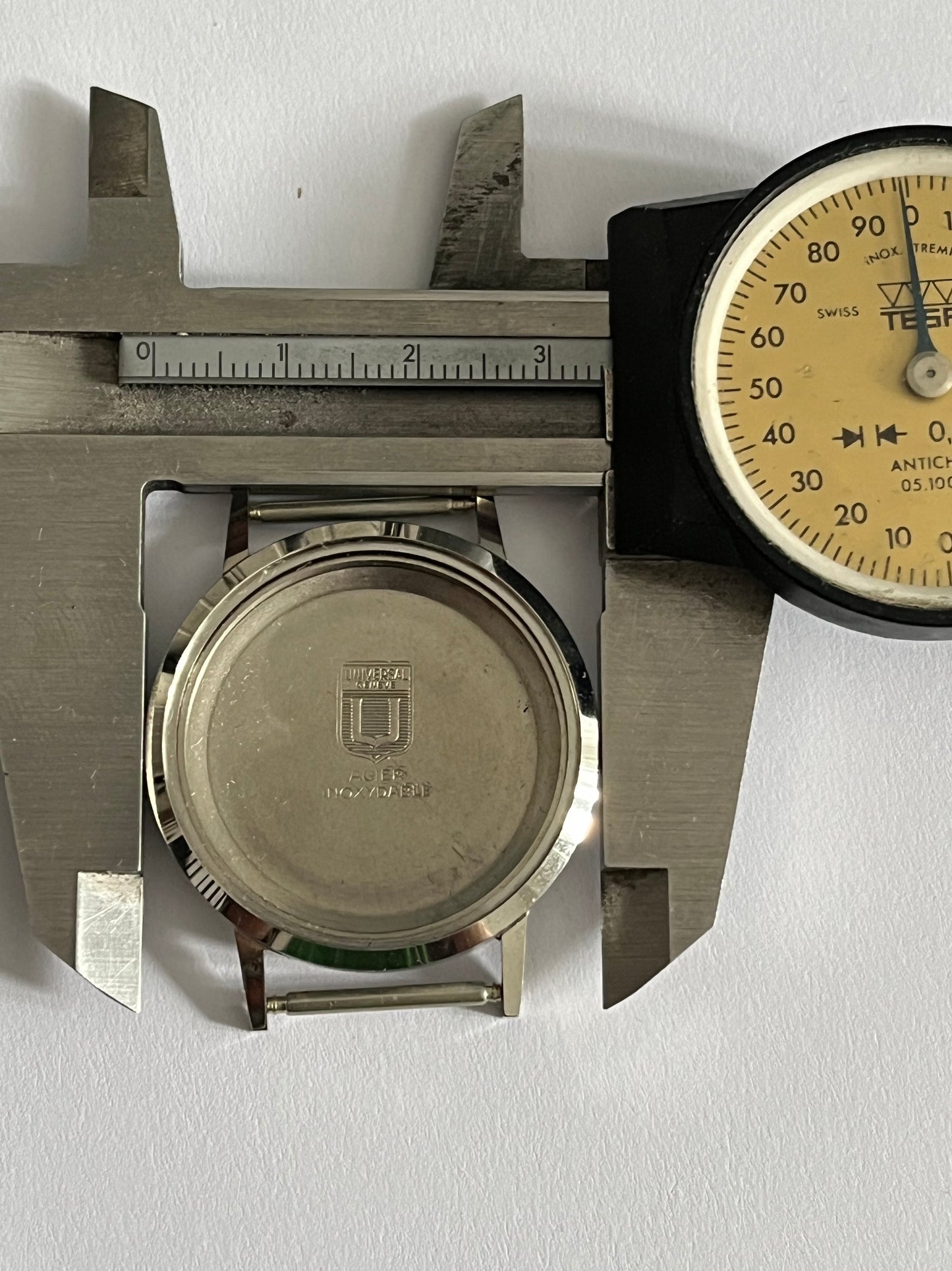 Universal Geneve 864105/02 Case