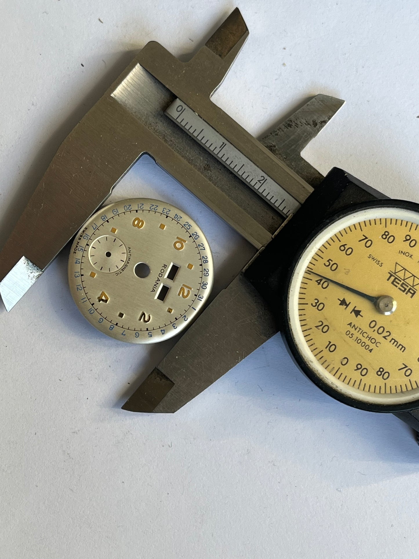 Rodania Triple Date Antimagenic Dial ø 27.4mm