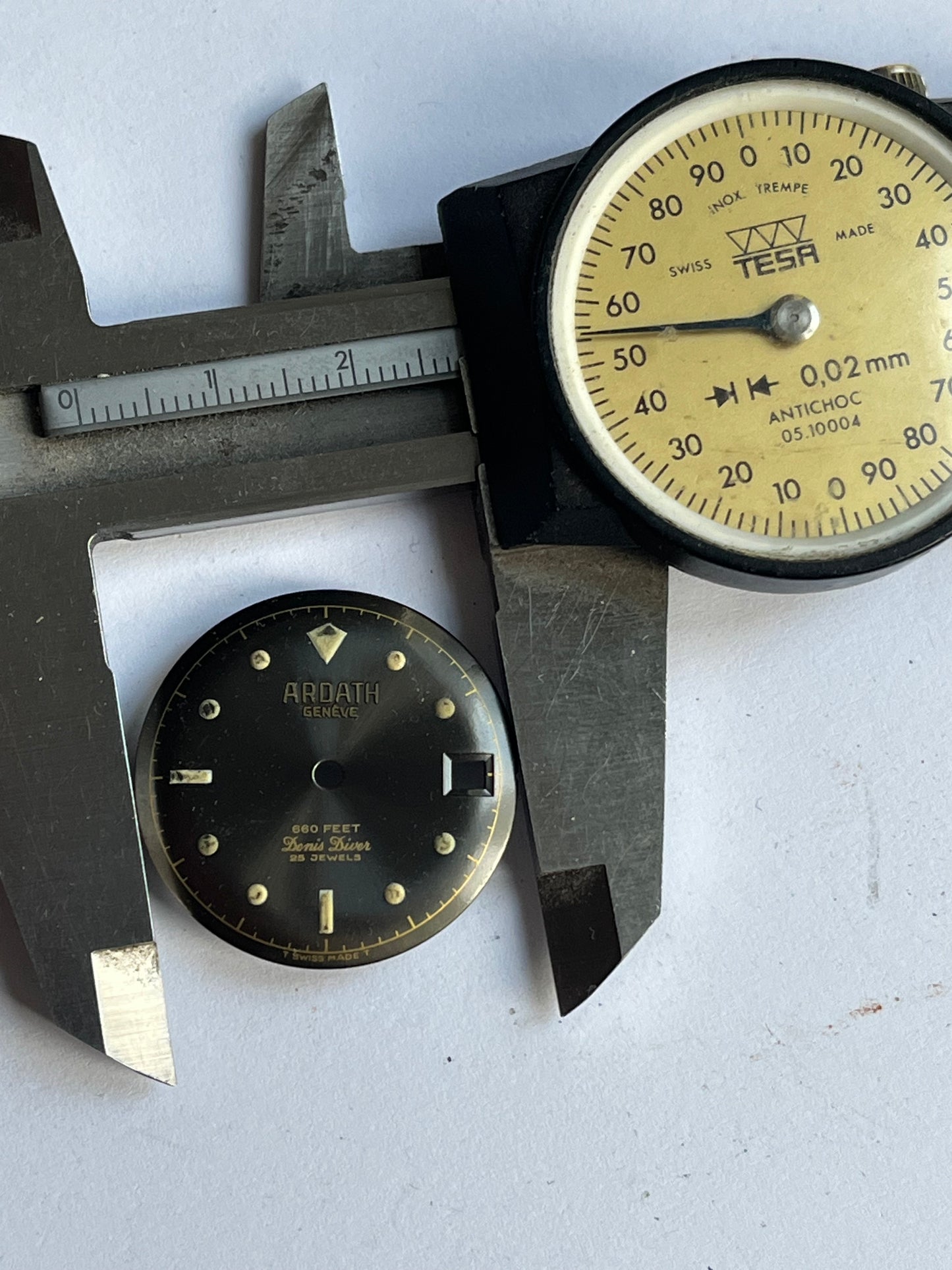 Ardath Geneve Denis Diver 660 ft Dial Grey