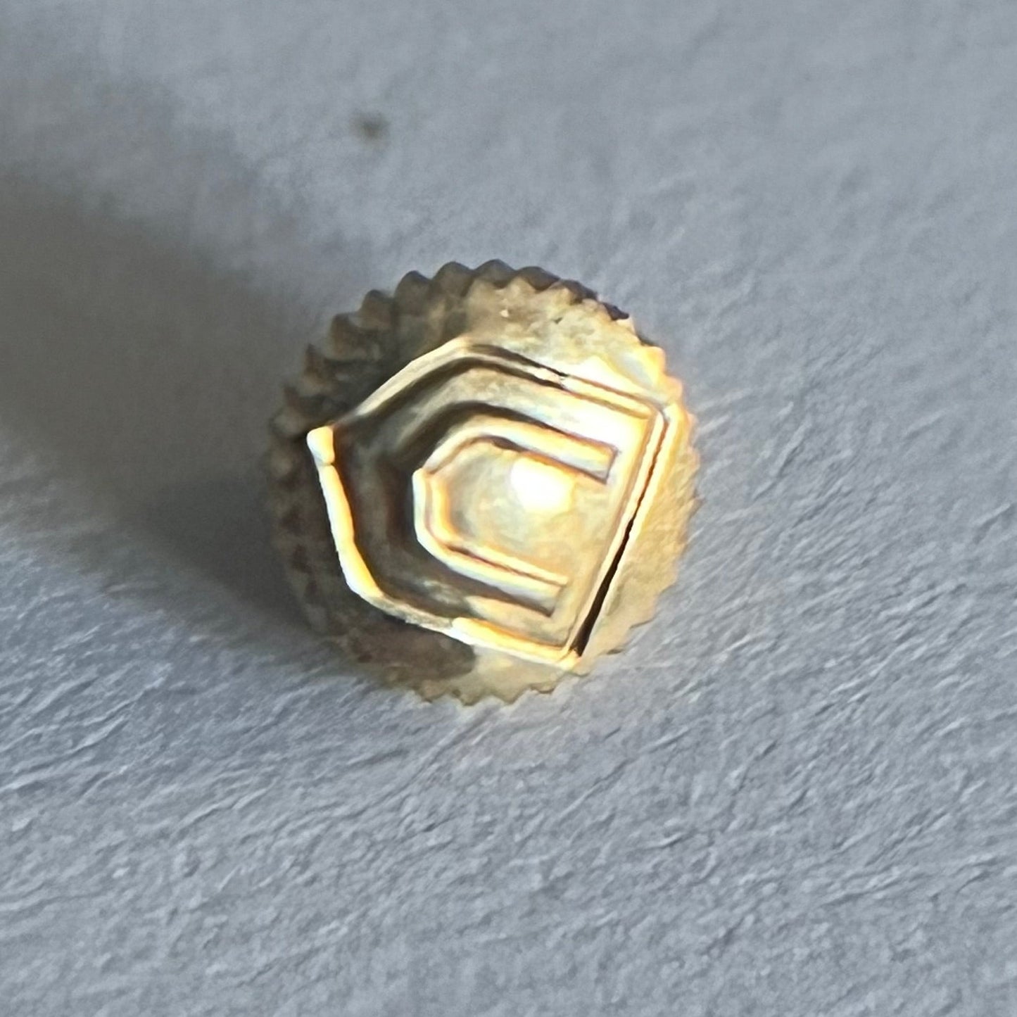 Universal Geneve Big Shield Crown ø 4.5mm Yellow Gold