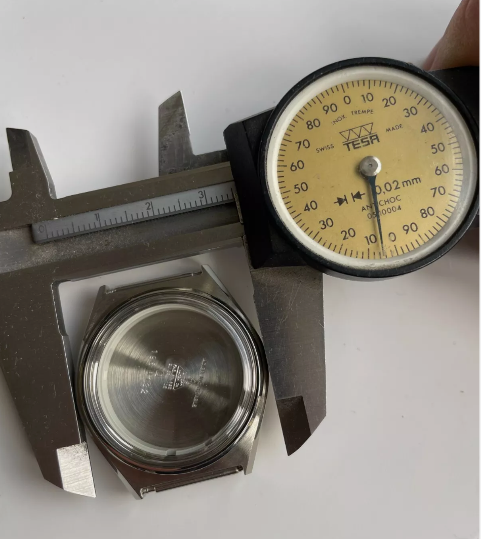 Omega Quartz 196.0122 Case