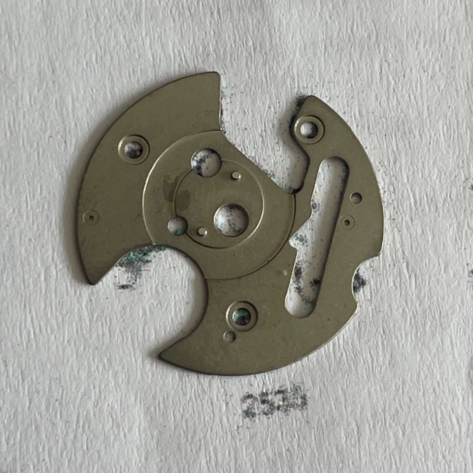 Omega 1045 (1554) Lemania 5100 (2535) Date Indicator Guard