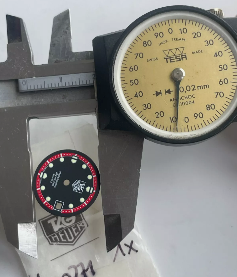 TAG Heuer Professional 200 Meters Quartz "Formula 1" Dial